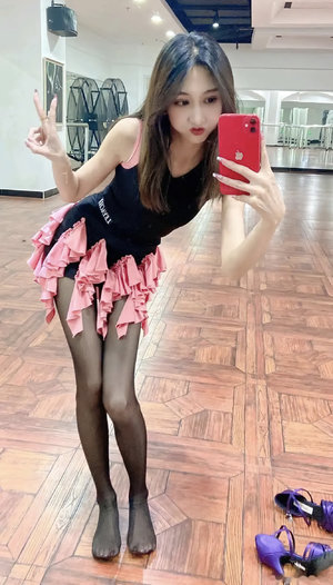 《妻子与瑜伽教练》主演是谁瑜伽教